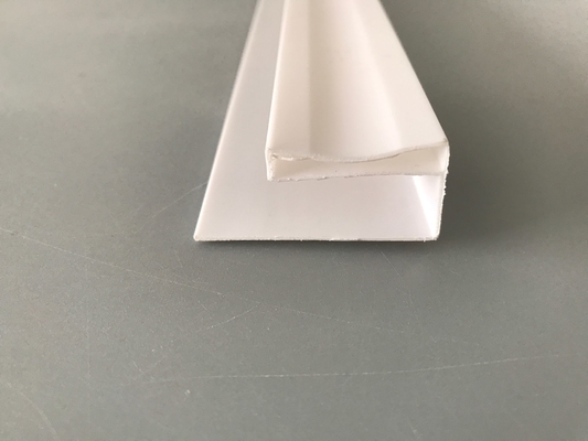 Συσκευές από PVC για την εγκατάσταση πλακών από PVC Λευκό προφίλ PVC-U Λιαστική εκτύπωση Εκχυλισμένο πλαστικό U Channel Αδιάβροχη προστασία από τις ακτίνες UV