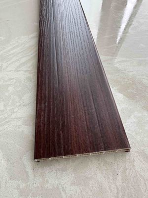 Πλαστικό σοβατεπί πλάτους 8cm, εύκολο στο καθάρισμα, ανθεκτικό στις γρατσουνιές