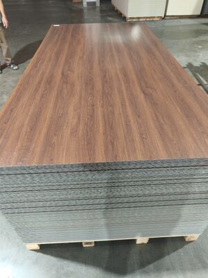 Το πιο δημοφιλές υαλοπίνακας άνθρακα PVC Wood Veneer China Wood Type Pvc For Interior Wall Carbon Glass Sheet With 8mm Thickness
