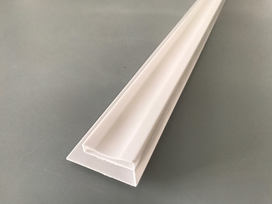 Συσκευές από PVC για την εγκατάσταση πλακών από PVC Λευκό προφίλ PVC-U Λιαστική εκτύπωση Εκχυλισμένο πλαστικό U Channel Αδιάβροχη προστασία από τις ακτίνες UV